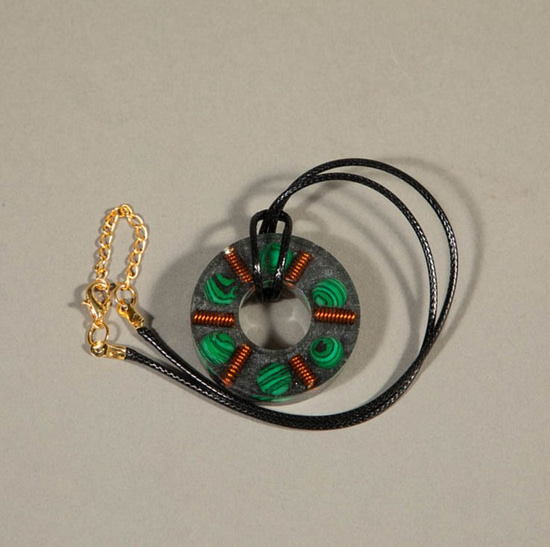 96338 - Organite Pendant Malachite With Gold Clasp