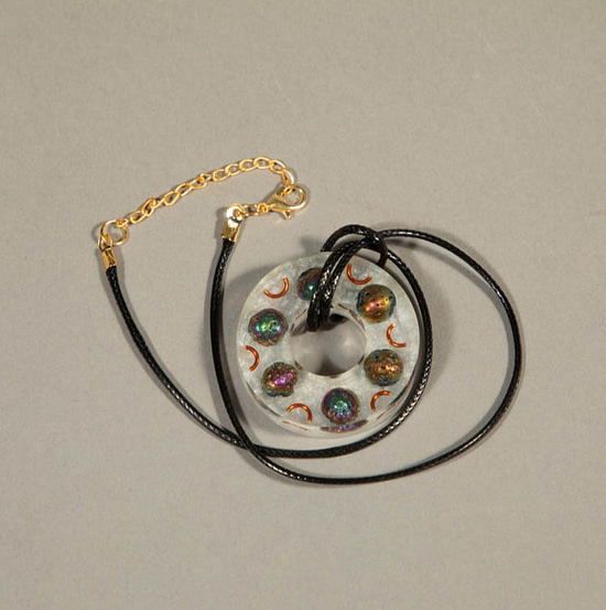 96336 - Organite Pendant Holographic With Gold Clasp