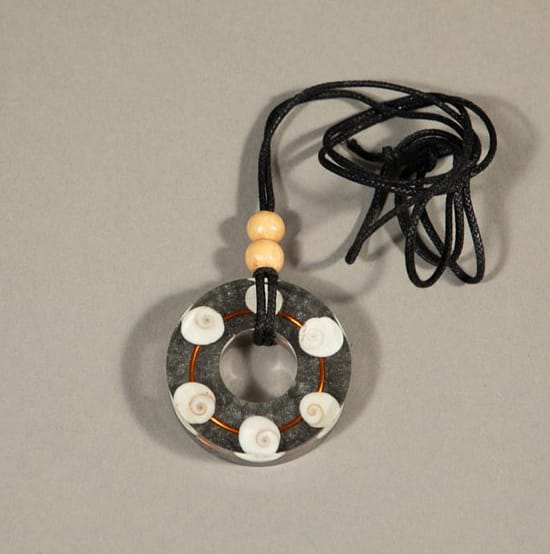 96317 -  Organite Pendant Shells With Wood Bead